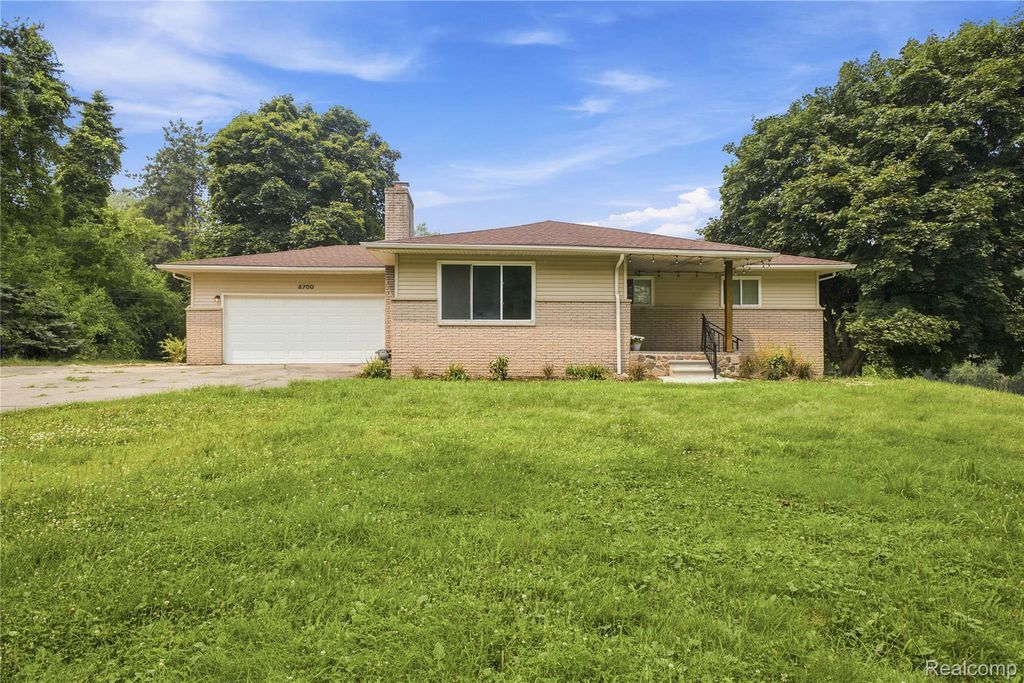 4700 Indianwood Court, Independence charter township