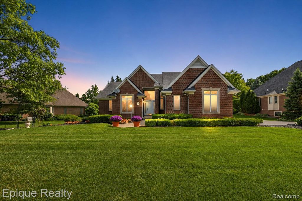 5675 Golf Pointe Drive, Village of Clarkston city