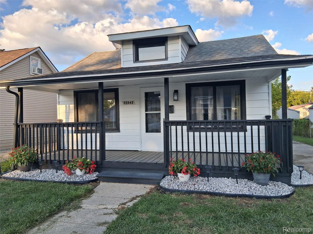 28042 Maple Street, Roseville city