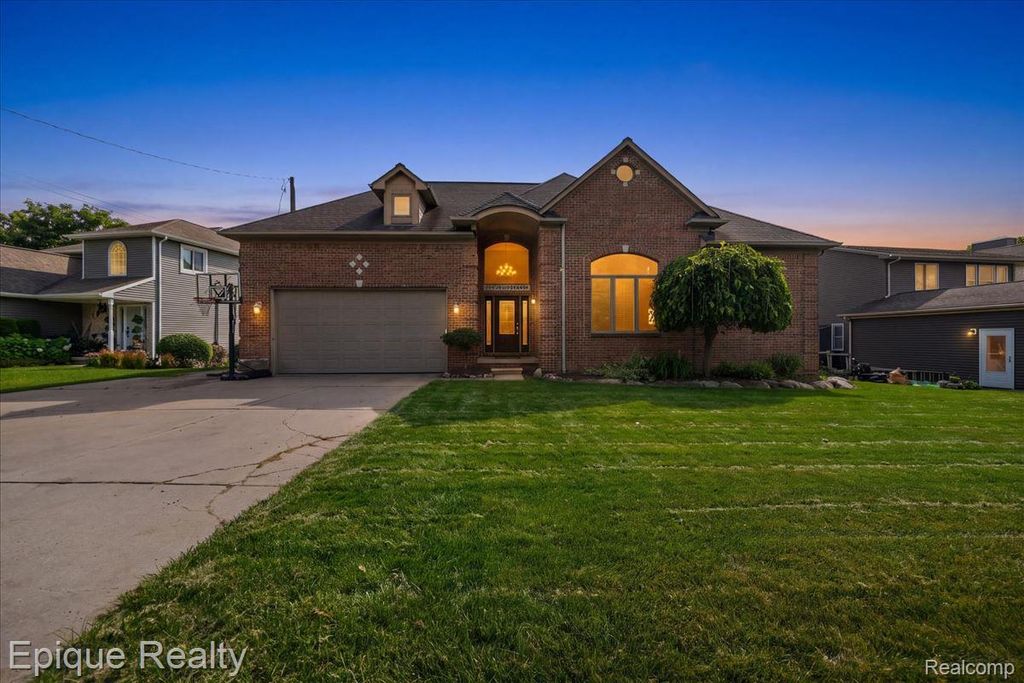 395 Indianwood Road, Orion charter township