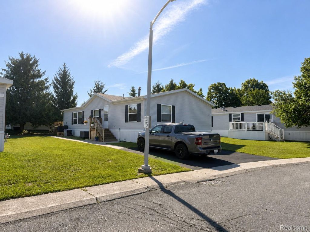 9192 Canyon Trail Drive, Berlin charter township