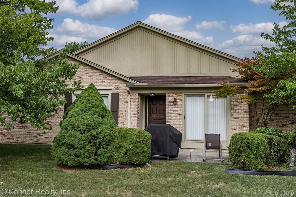 15903 Plymouth Drive, Clinton Twp