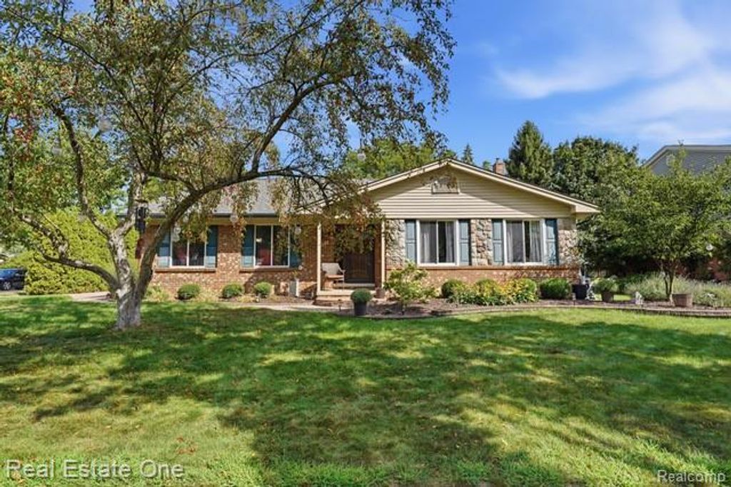 1353 Madison Drive, Troy city