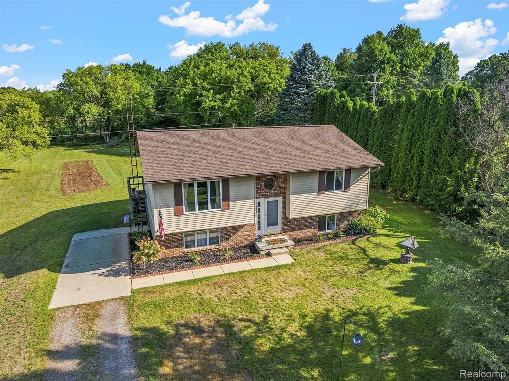 8491 E Mount Morris Road, Richfield township