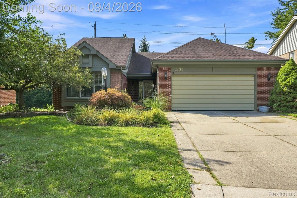 221 Sandalwood Drive, Rochester Hills city