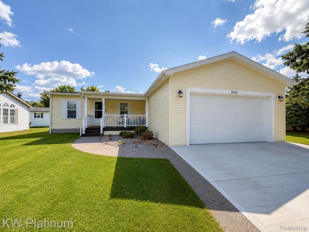 50136 Wedgewood Court N, Shelby charter township