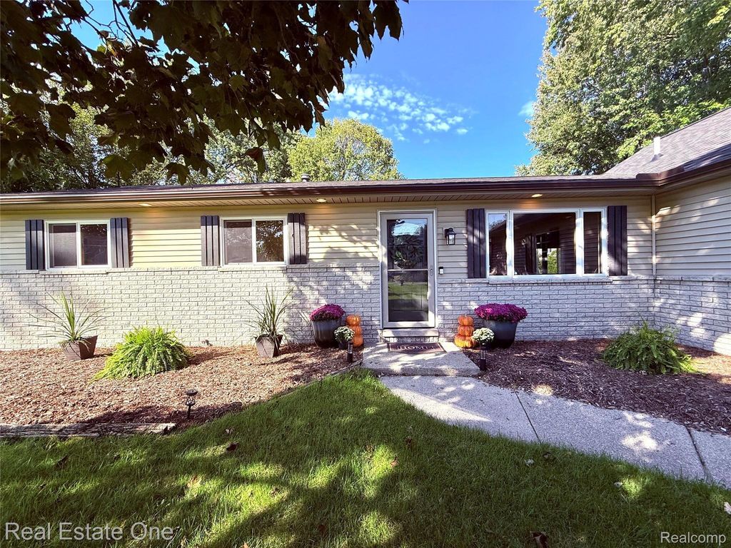 1457 Cambria Drive, Troy