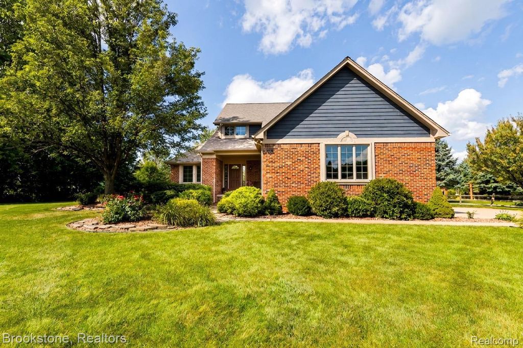 12657 Boardwalk Drive, Bruce township