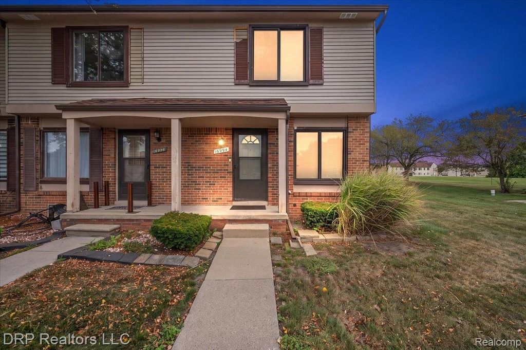 16994 Kingsbrooke Drive, Clinton Twp
