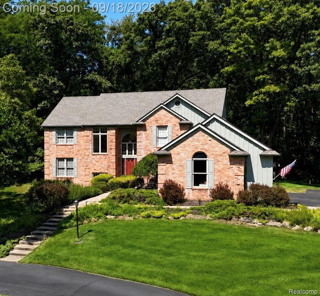 8290 Pawnee Trail, Pinckney