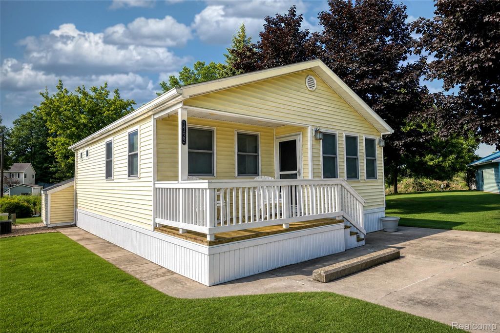 7122 Ben Franklin Drive, Lexington township