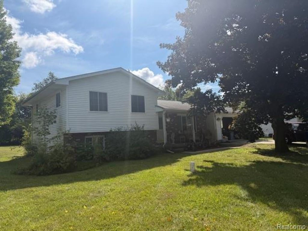 114 Crooked Limb Drive, Lapeer township