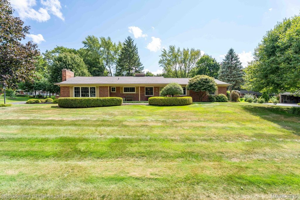 932 S Reading Road, Bloomfield charter township