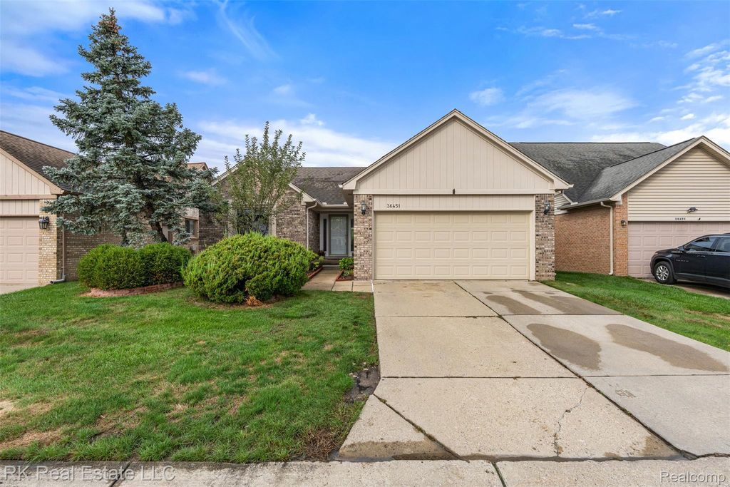 36451 Harness Circle Court, Clinton Twp