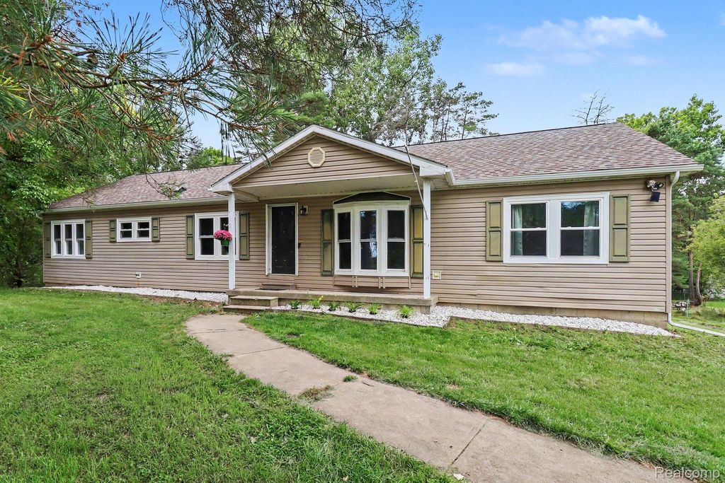 6357 N State Road, Davison