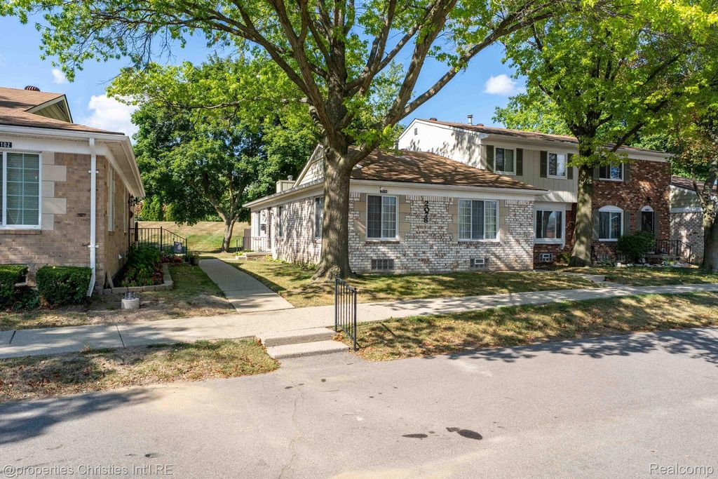 2078 Parmenter Boulevard, Royal Oak