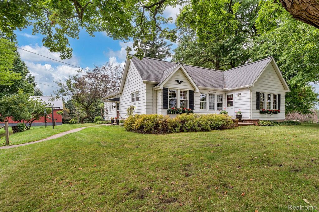 1600 E Dryden Road, Metamora