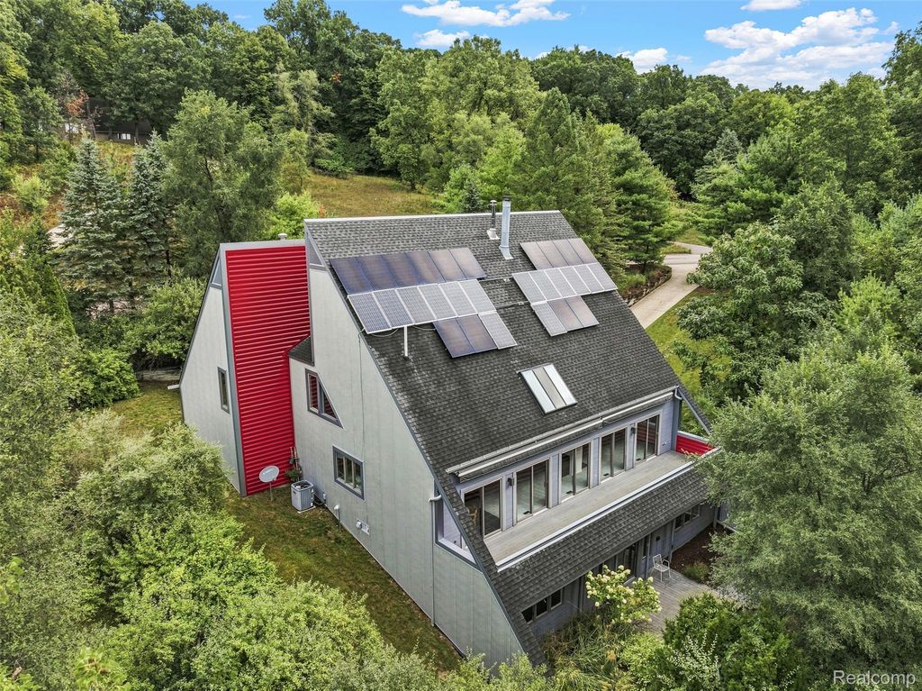 5600 Navajo Trail, Pinckney