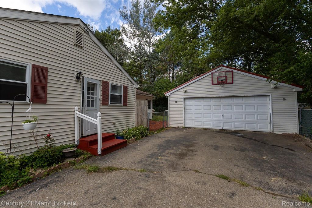 5101 Marilyn Drive, Genesee charter township