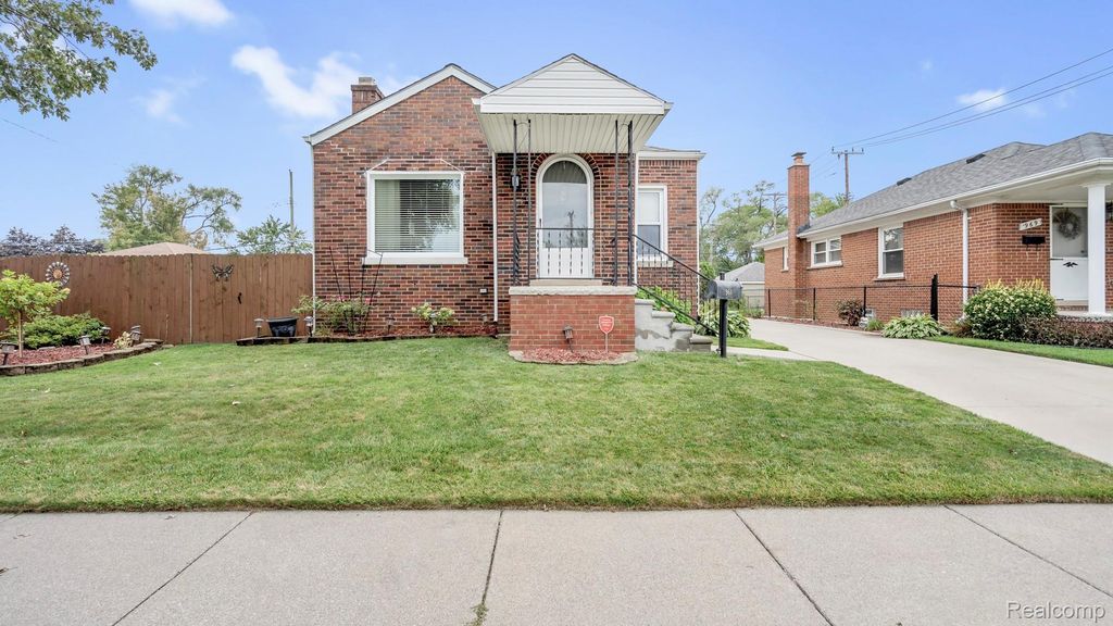 961 Capitol Avenue, Lincoln Park