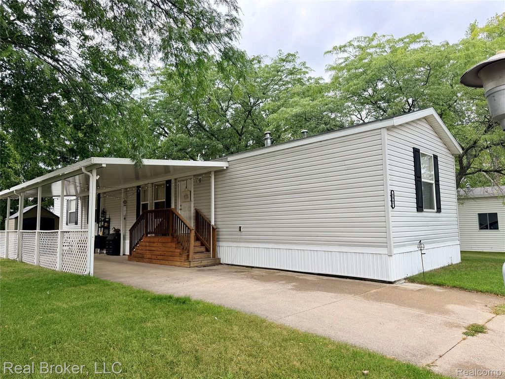 4567 Ashwood, Saginaw charter township