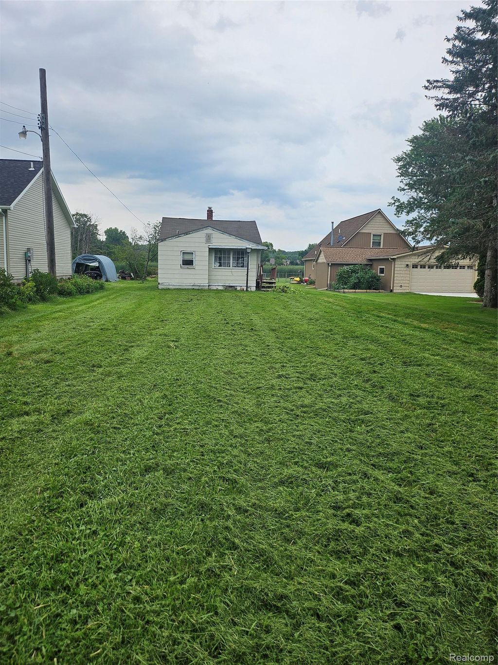 32703 Sutton Road, Chesterfield township
