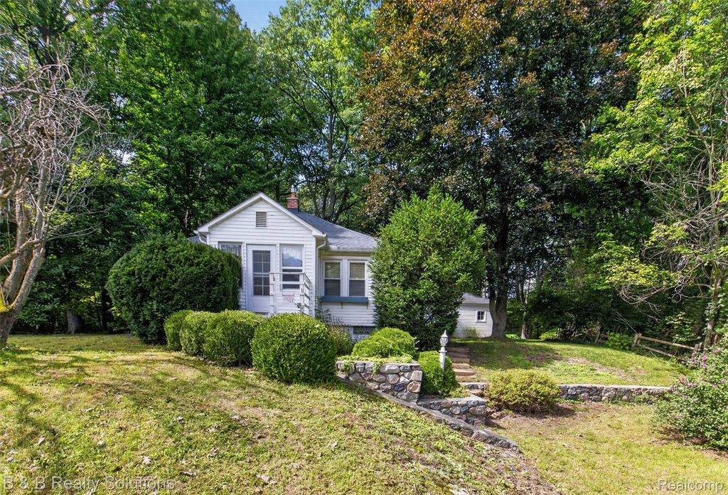 3625 N Lapeer Road, Lapeer