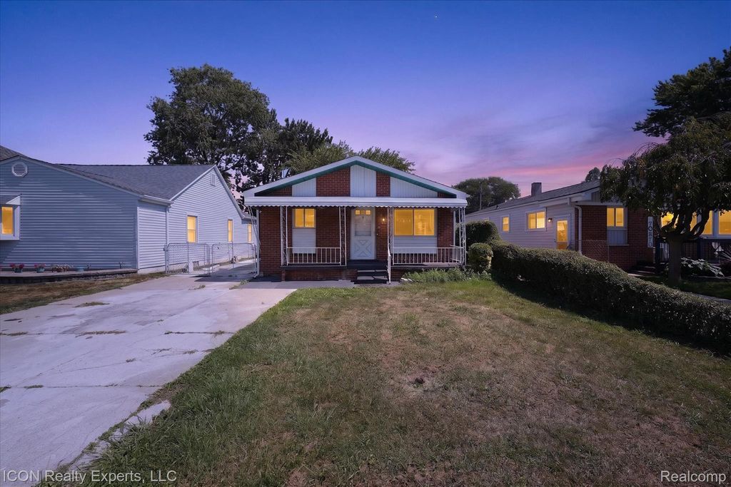 32000 Saint Margaret Street, St. Clair Shores city