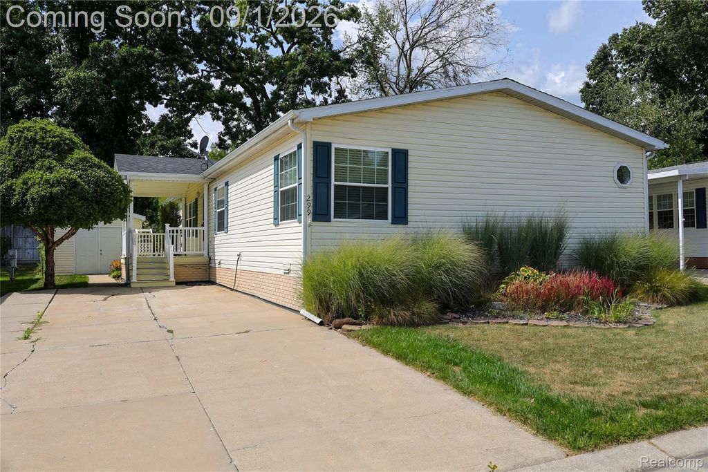 299 Dennis K Court, White Lake charter township