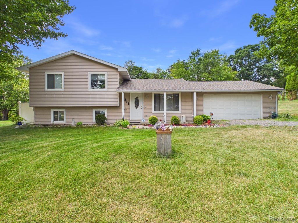 4411 Huckleberry Circle, Deerfield township
