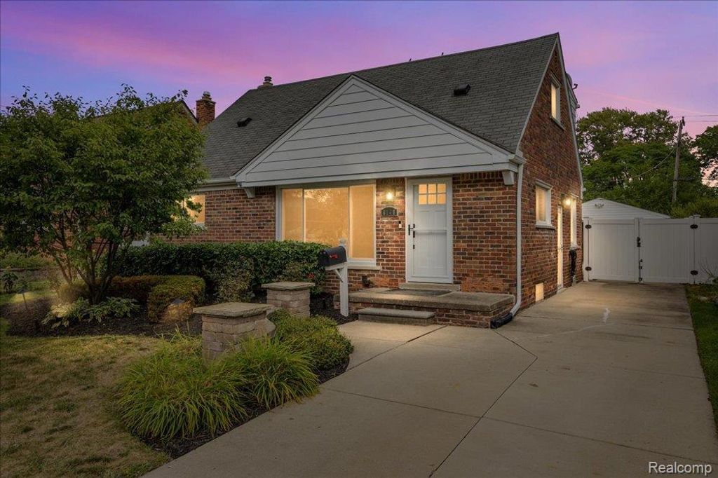 6148 Cardwell Street, Garden City city