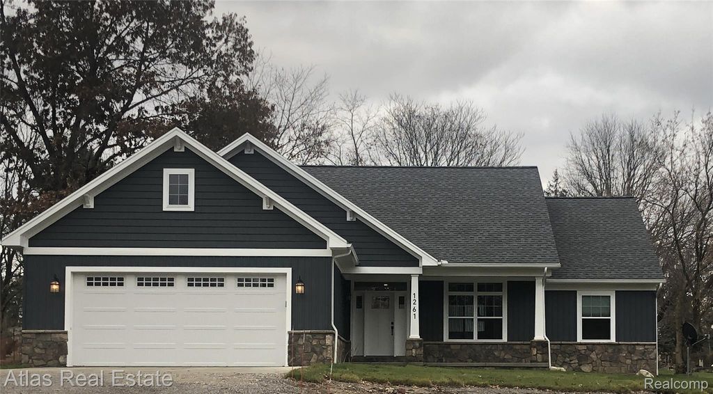 12500 Hill Road, Atlas township