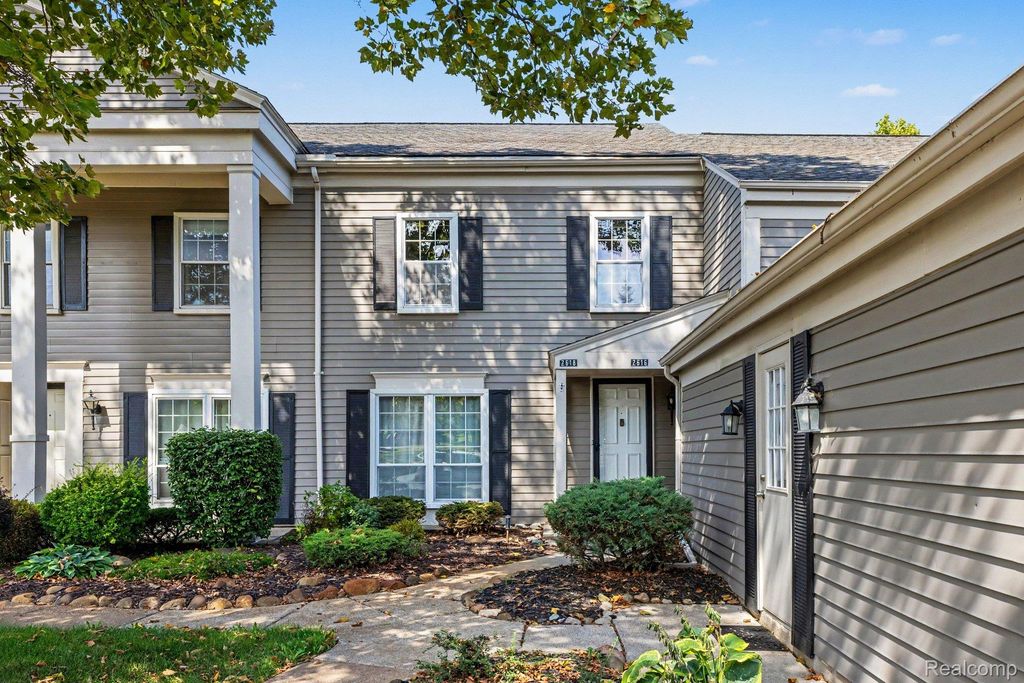 2618 Williamsburg Circle, Auburn Hills