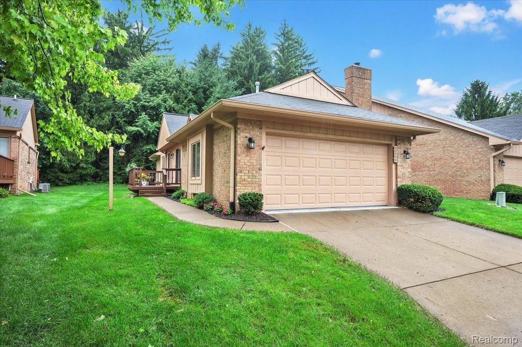 22300 River Ridge Trail, Farmington Hills city