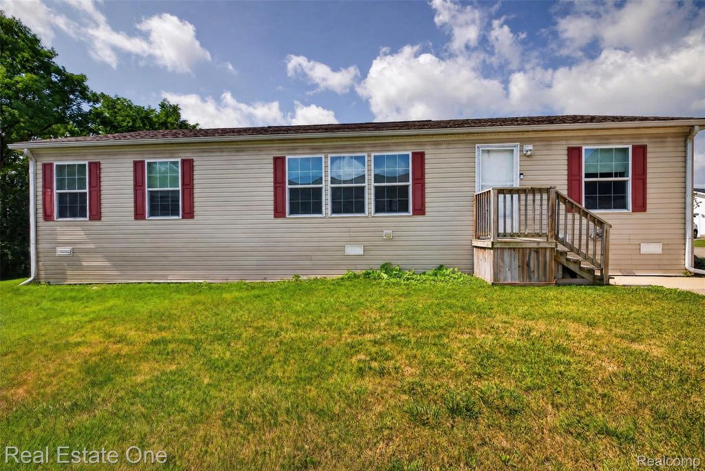 16047 Windsor Lane, Holly township