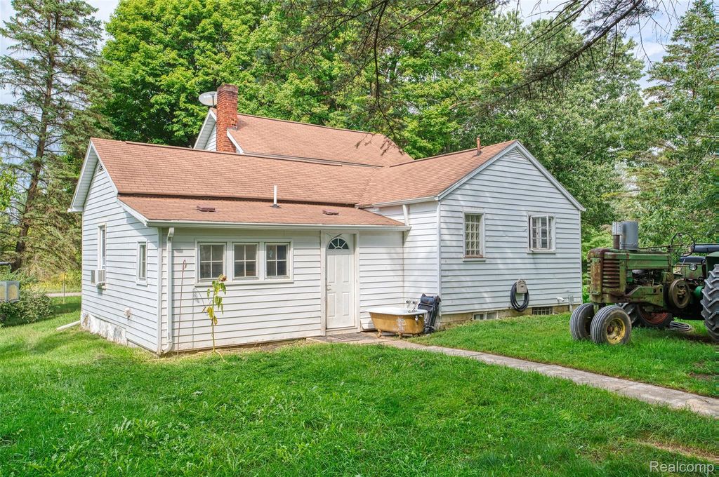 9225 Cook Road, Gaines township