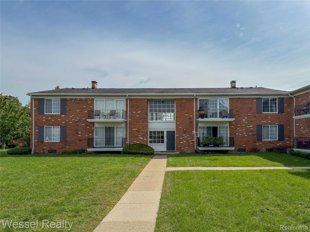 508 Fox Hills Drive N A7, Bloomfield Hills
