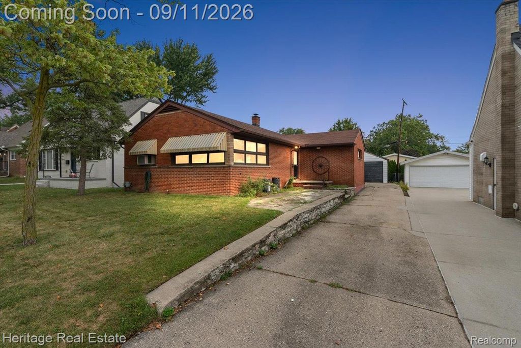 818 Phillips Avenue, Clawson city