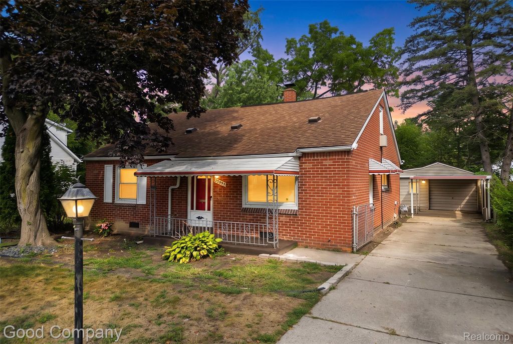 19498 Brady, Redford charter township