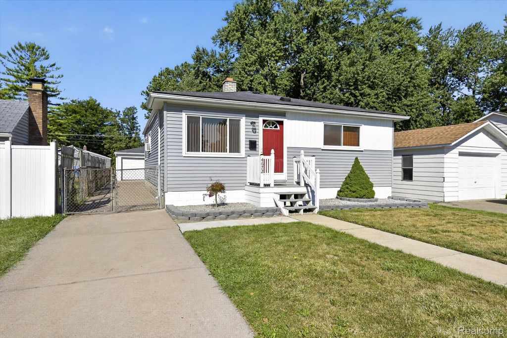 4672 Edgewood Street, Dearborn Heights city
