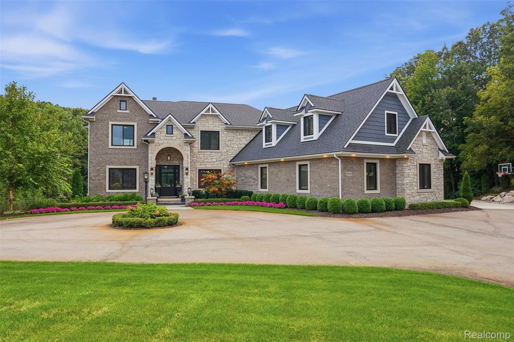 9046 Northpointe Ridge, Brighton