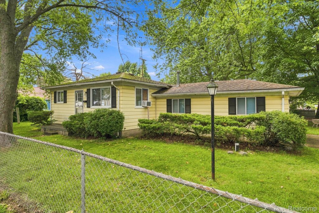 7337 Dogwood Road, Worth township