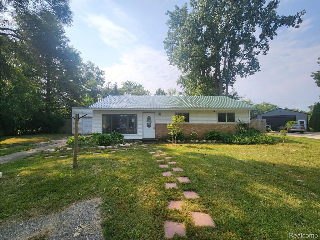 262 Betty Street, Brandon charter township