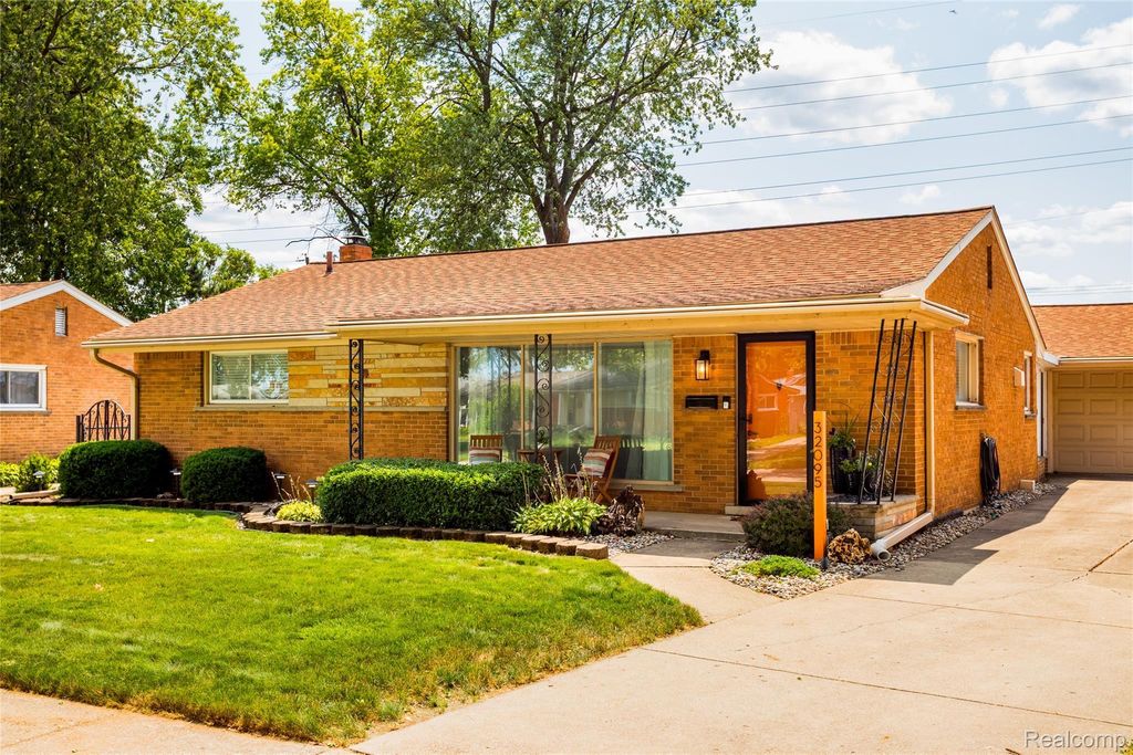 32095 Saint Annes Drive, Warren city