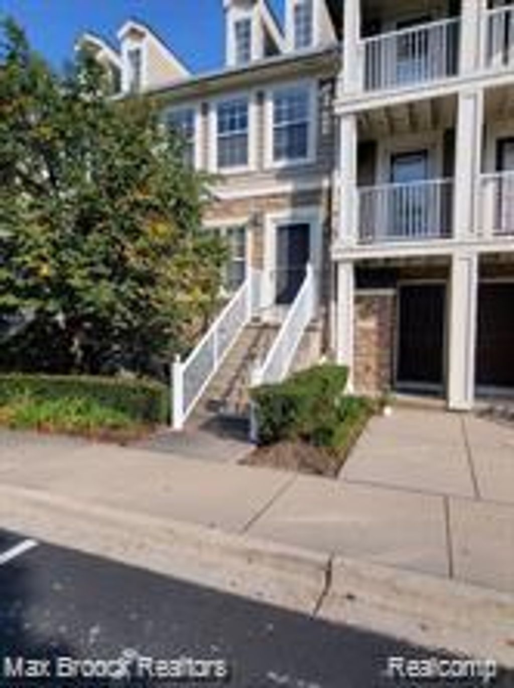 1087 Beaver Run, Troy