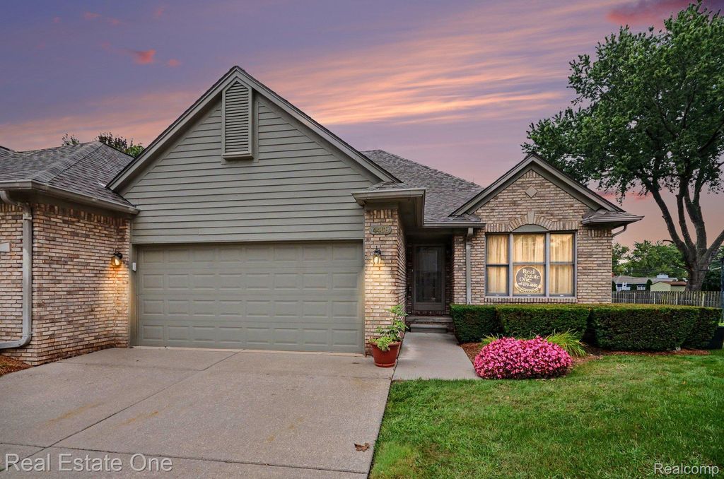 4469 Firethorn Court 16, Warren
