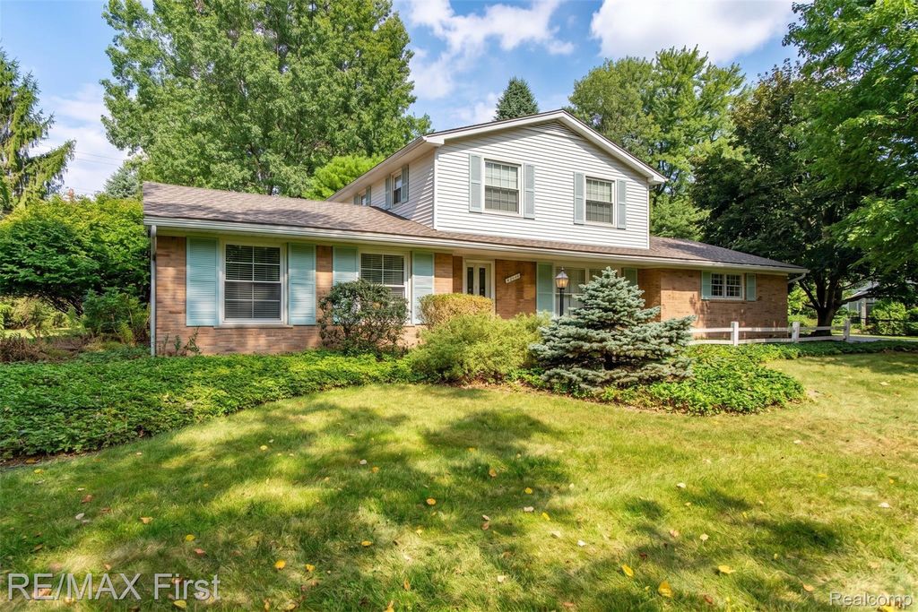 2669 Mcclintock Road, Bloomfield charter township