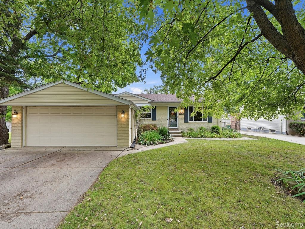22820 Purdue Avenue, Farmington Hills