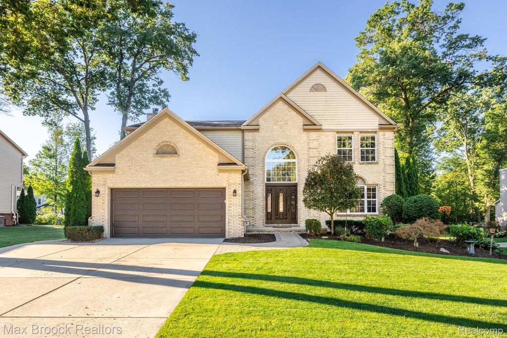 1950 Blue Stone Lane, Commerce charter township
