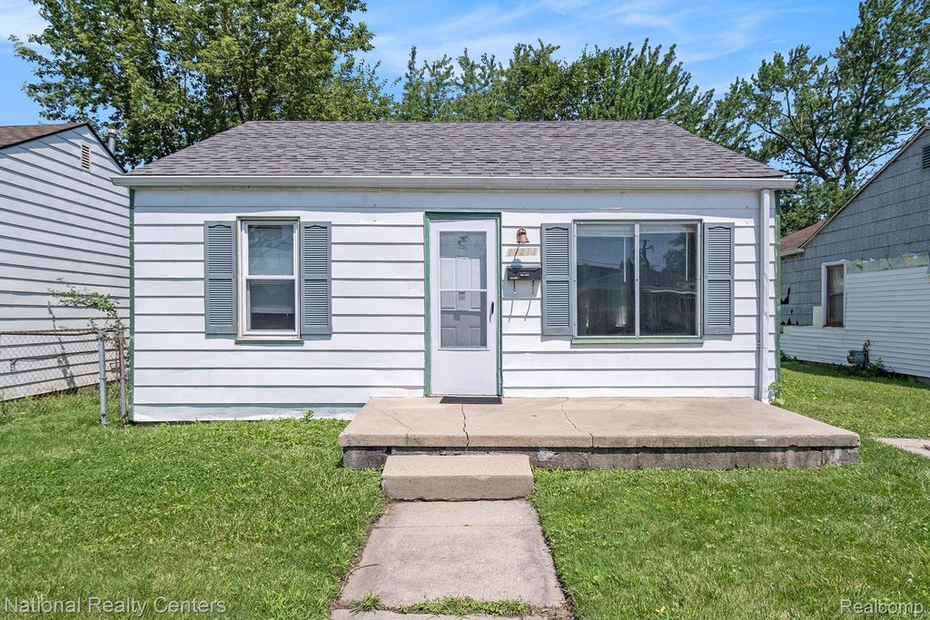 11211 Chalmers Avenue, Warren city